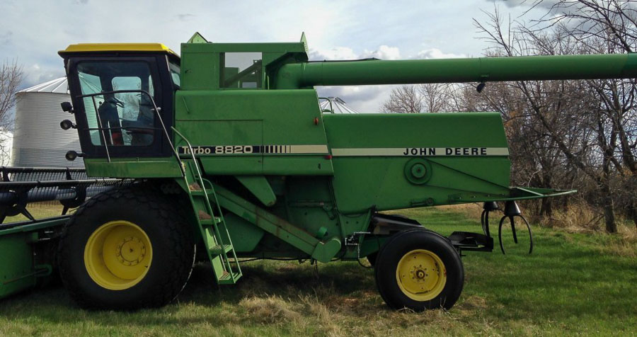 John Deere 8820