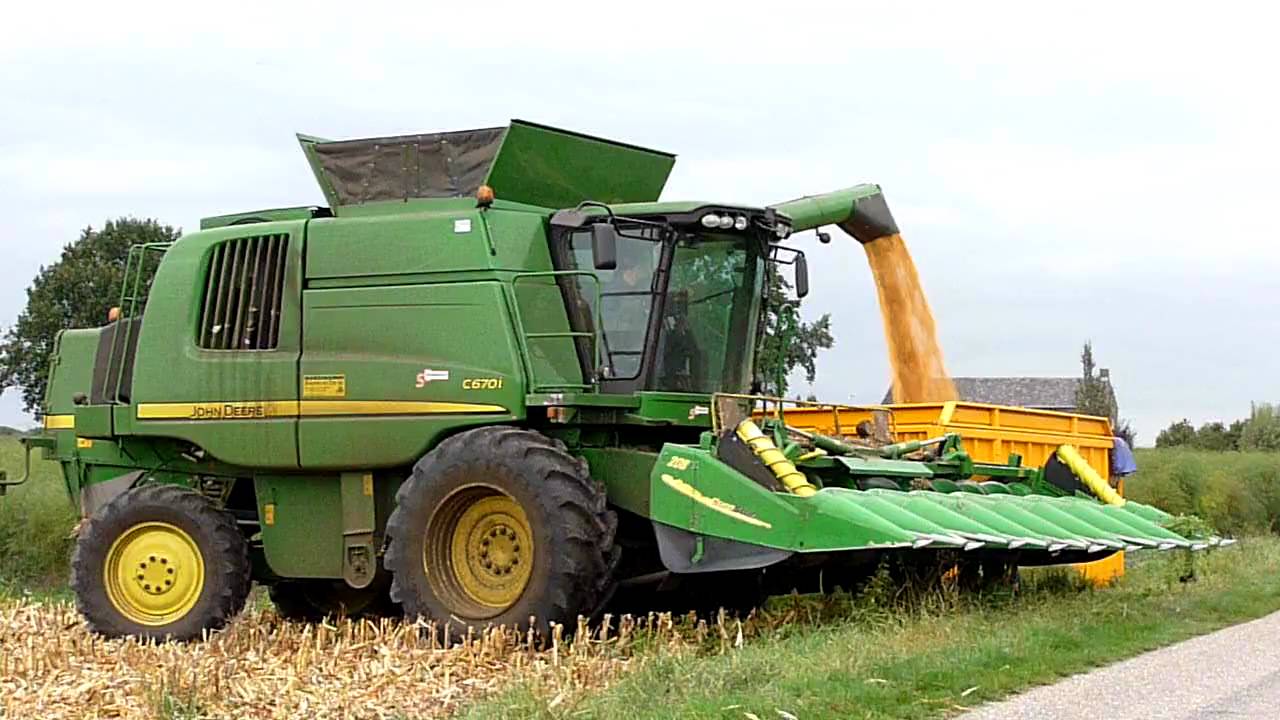 John Deere C670